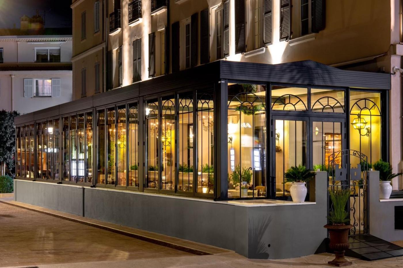 Hotel Restaurant De La Tour Sanary-sur-Mer Exterior photo