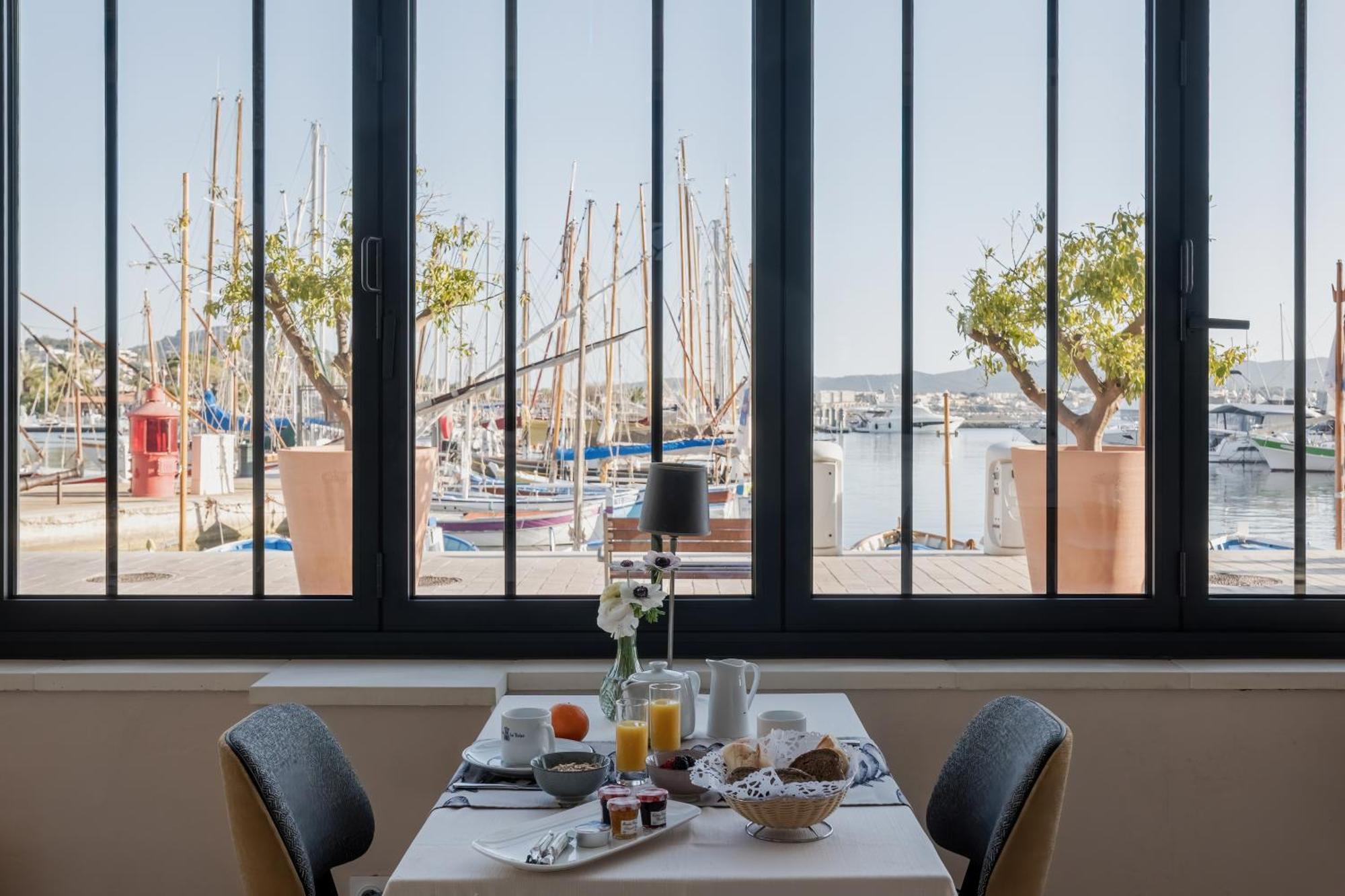 Hotel Restaurant De La Tour Sanary-sur-Mer Exterior photo