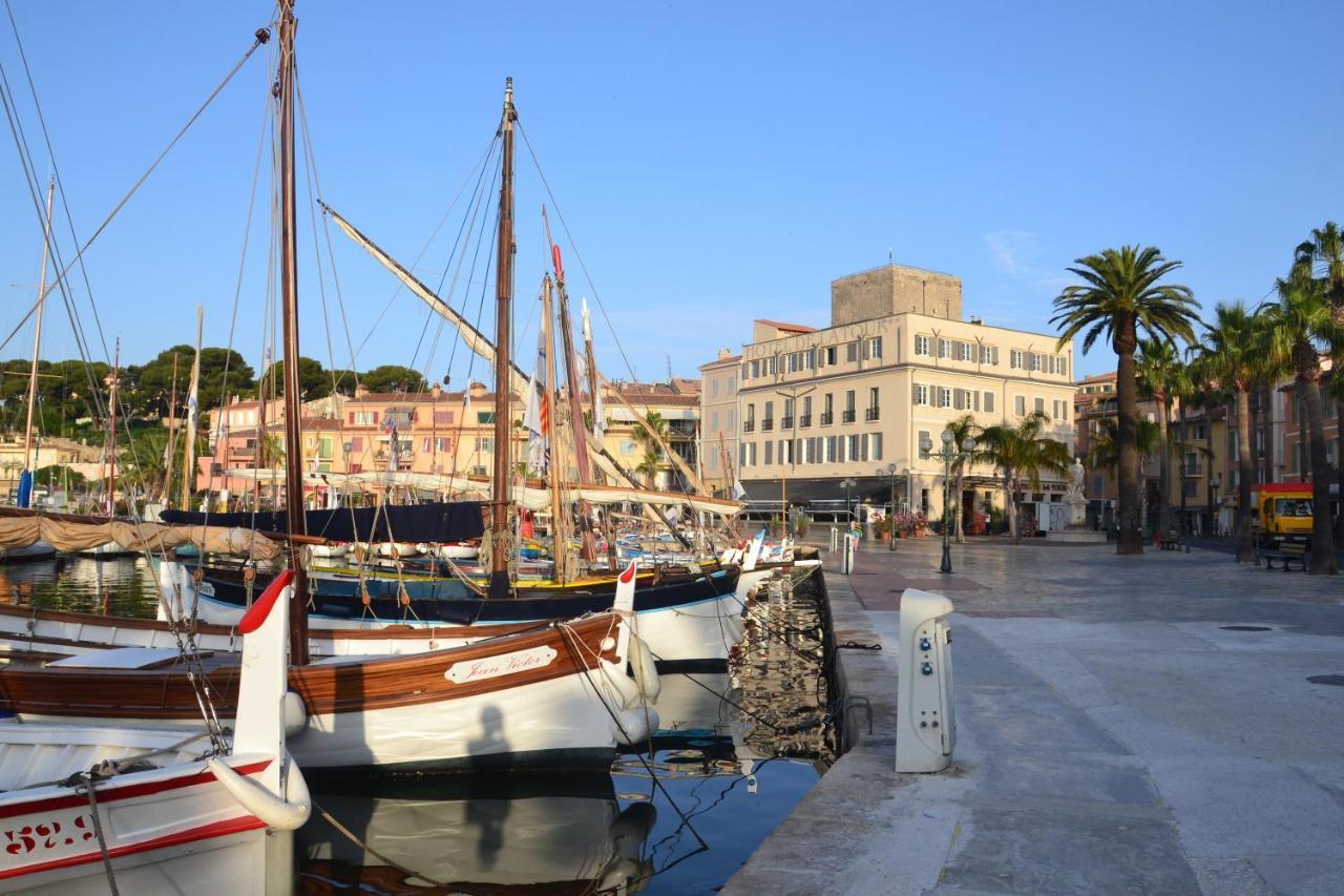 Hotel Restaurant De La Tour Sanary-sur-Mer Exterior photo