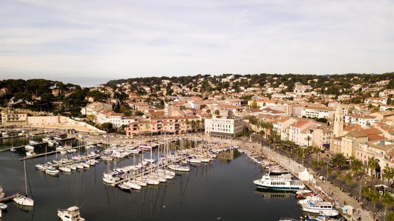 Hotel Restaurant De La Tour Sanary-sur-Mer Exterior photo